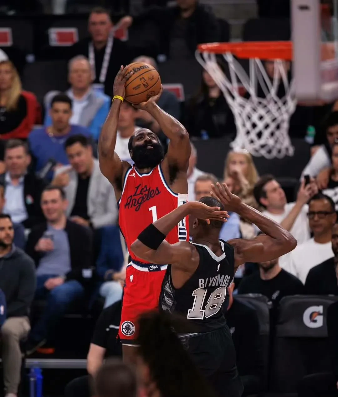 开元体育官网-包含转折点!圣安东尼奥马刺遗憾出局;NBA季后赛赛后攻防权衡;气氛紧张;医务组通报恢复的词条